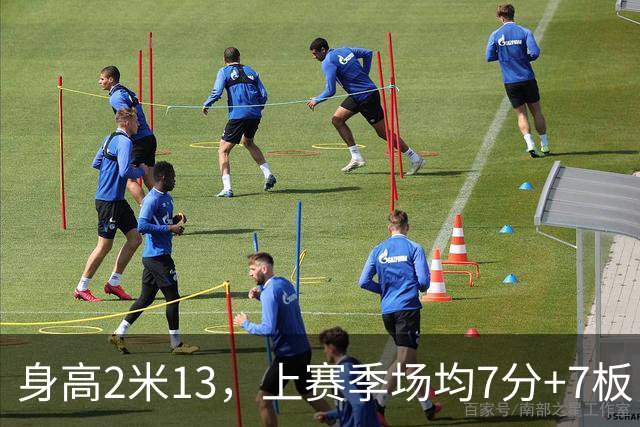 身高2米13，上赛季场均7分+7板，湖人内线终于来新人了！